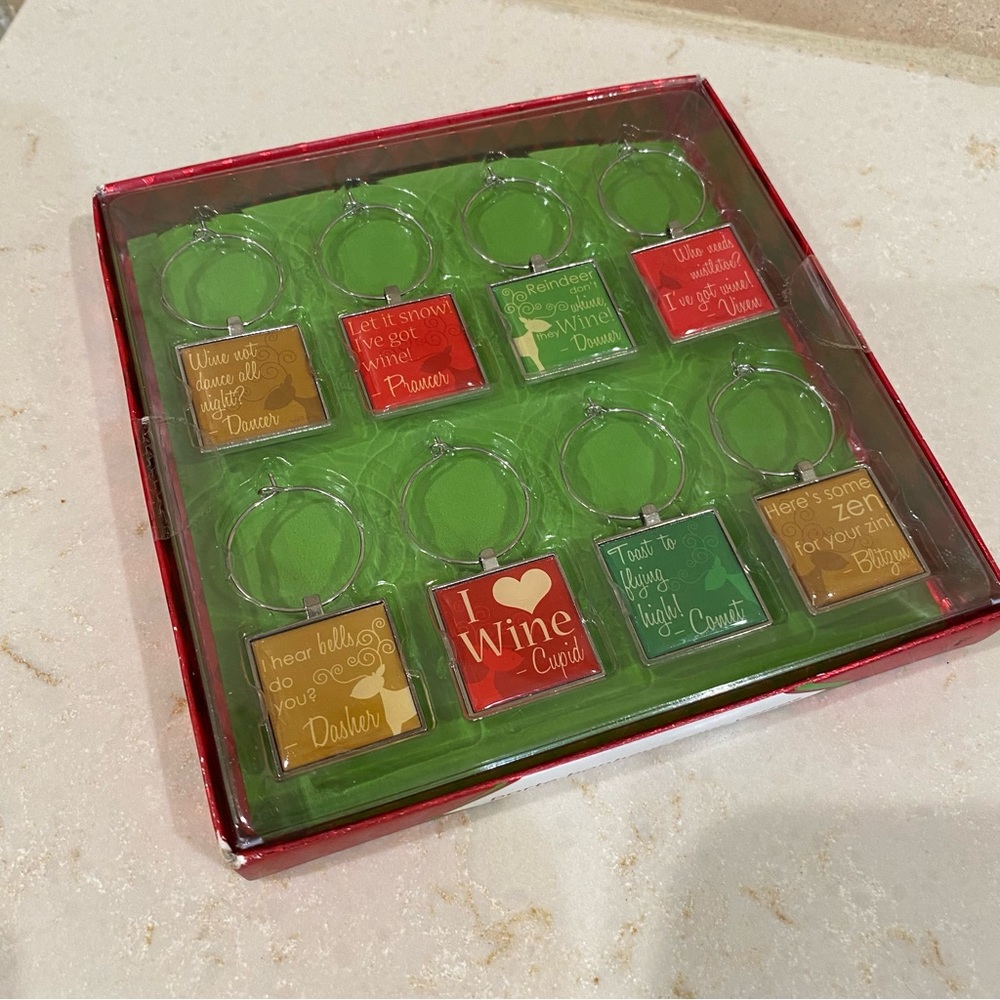 PIER 1 - 8 pc Wine Glass  Charm Set